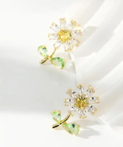 "Crystal daisy earrings"🌼Gold